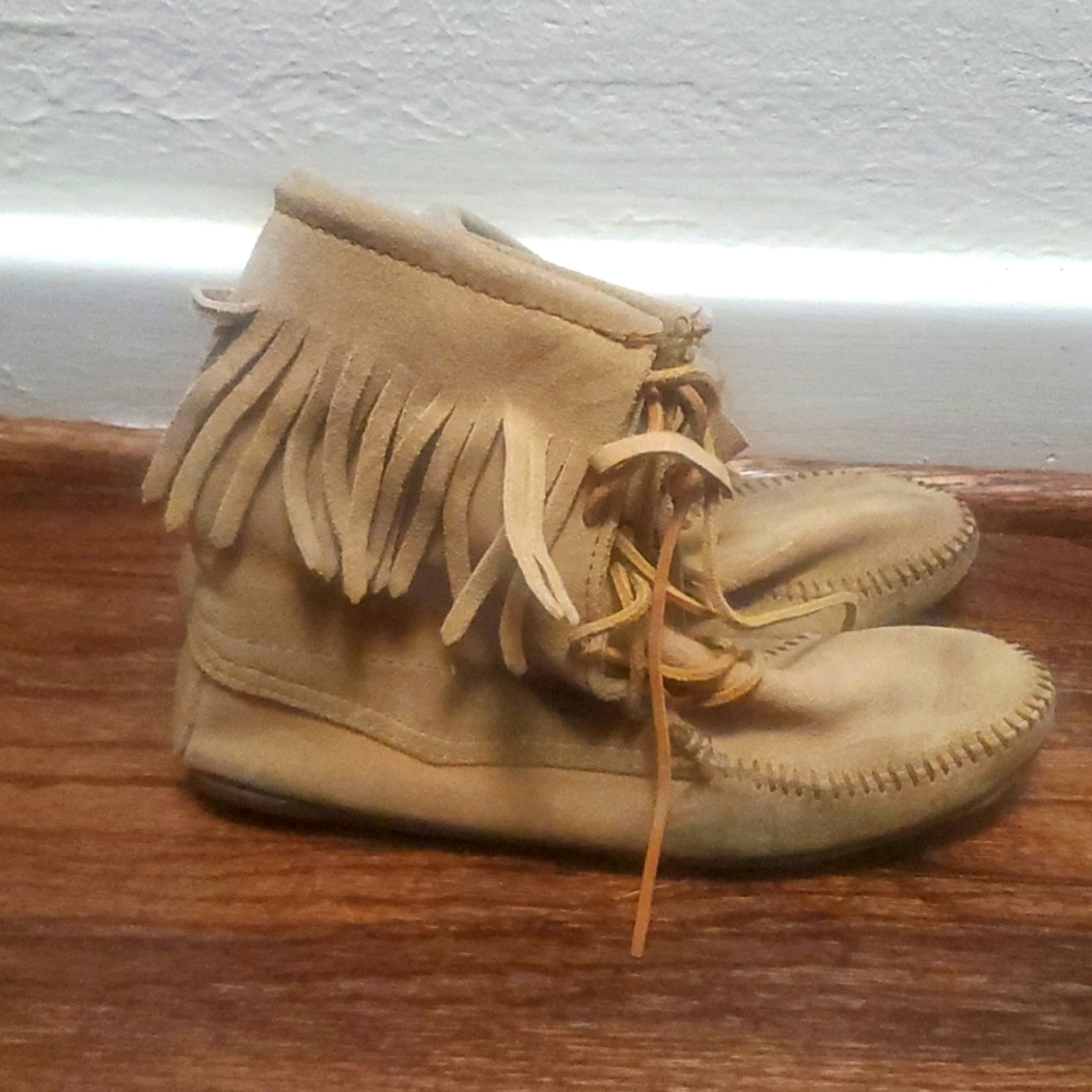 Minnetonka size 8